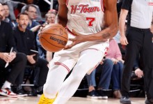 火箭掉西部第五！杜兰特多次沮丧表情令人无奈 末节仅3分沦为看客