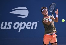 布云朝克特2026年首胜 晋级迈阿密站资格赛决胜轮