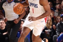 21.8秒抛投制胜！哈登19+5引6人上双拒逆转：出战17胜6负专业托底