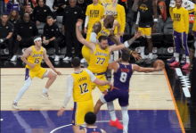 胜太阳发布会！雷迪克赞防守，爆赞詹姆斯，肯定斯玛特肯纳德作用 - 体坛快讯 - 体育盛宴厅