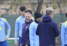 世体：弗里克喜欢把坎塞洛放在左边路，他与拉菲尼亚配合默契