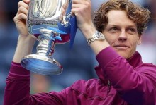 从 2023 年到现在，短短四年辛纳已完成硬地大师赛全夺冠伟业