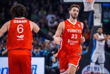 11.1秒准绝杀！申京24+7决胜时刻统治比赛 休媒：坚韧不拔的典范