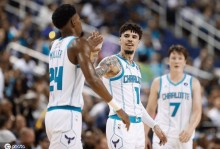 13战11胜！绿军逆转黄蜂：布朗35+9本季破2000分 三球36+5+6