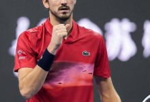 梅德维德夫击败阿卡 很具说服力的方式重返前十