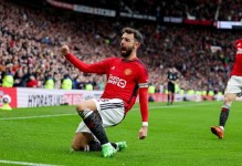 内维尔：曼联需要一个类似卡里克的中场；B费下半场表现极佳