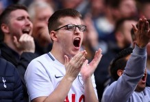 卫报：由于保级形势严峻，热刺推迟季票续订截止日期