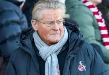 官方：科隆因主场的播报员在对阵多特时发表不当言论被罚8000欧