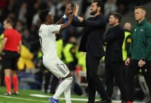 马卡：阿韦洛亚紧急召集核心球员开会，讨论是否承担风险出战