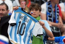 TA：球迷提前退场+嘘声，斯洛特需扭转局面以挽回球迷信任