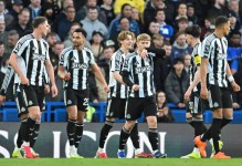 切尔西0比1纽卡一周2连败，11人围圈裁判太奇葩