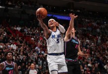 魔术121-117终结热火7连胜，班凯罗27+8+7，阿德巴约20+7，希罗14中4