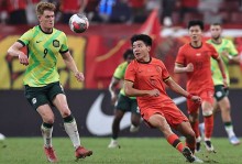 1-2！亚洲杯3冠王提前回家，首个四强已出炉，中国队冲冠军更难了