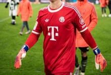 踢球者：对于鲍曼来说，来拜仁当乌尔比希身后的二门不可接受