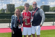 一教练称见证道曼成长，后者父亲：别蹭了，你就摆过几次雪糕筒