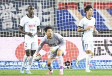 2连败丢9球 中超主场最疯狂球队噩梦开局 47岁主帅哽咽：责任在我