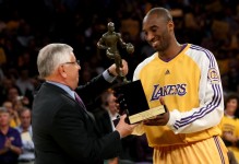 强如科比，职业生涯为何仅有1个常规赛MVP？真相扎心了