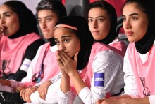 伊朗女足主帅：国家电视台把我们定性为战时叛徒 迫使球员们逃走