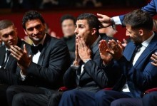 外网58.7万球迷评足坛最“Gay”奖：穆西亚拉10.79万票居首