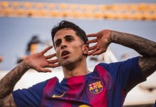 剑南春丨巴萨5-2塞维利亚，拉菲尼亚戴帽，坎塞洛破门+两造点