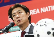 洪明甫：朴镇燮符合我对阵容的战术要求；洪铉锡是球队的多面手