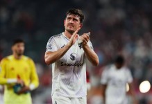 曼联官宣马奎尔续约终老梦剧场！合同细节曝光，拒绝小贝高薪留队