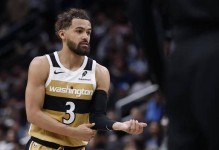 勇士终结5连败送奇才12连败 波津复出30分特雷杨21+5伤退