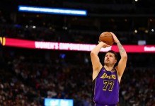 湖人124-116火箭4利好！东契奇+詹姆斯末节统治级，艾顿觉醒了！