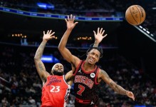 快船灭公牛4连胜：小卡28分并列队史第一 吉迪29次三双超乔丹