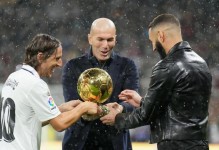 马卡：皇马接近赛季无冠，上次发生已是在齐达内第二次执教时