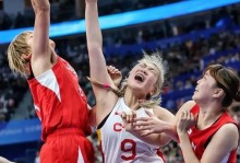 罕见！NCAA女篮爆发斗殴事件：8名球员遭驱逐 女裁判受伤倒地