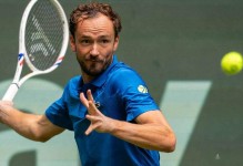 终结阿卡16连胜!30岁梅德韦杰夫9连胜霸气18-0 决赛将对阵世界第2