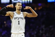 文班38+16+5帽历史第二马刺大胜活塞 福克斯29分坎宁安26+8