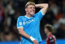 曼联夏窗离队第二人确定！那不勒斯官宣将买断霍伊伦德，细节曝光