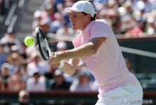 亚军“梅”开三度，辛纳集齐硬地大赛全满贯！