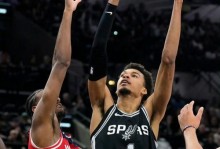 文班亚马中投绝杀 率领马刺7年之后再进季后赛！