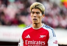 富安健洋时隔近两年再迎俱乐部首发，助阿贾克斯主场4-0大胜