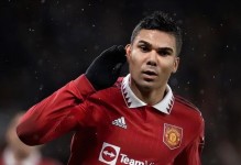 内维尔：乌加特或与卡塞米罗一同离开，曼联需重点补强中场