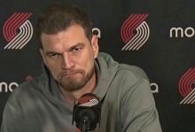 斯普利特：杨瀚森身体上正在变得更好，但很多方面还需要提高