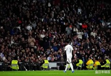 姆巴佩2次倒地未获点！伯纳乌球迷狂嘘+高喊腐败，皇马官方：丑闻