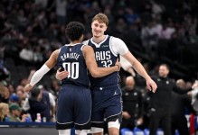 状元秀弗拉格新秀赛季数据，和詹姆斯当年惊人相似！