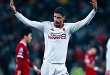 内维尔：曼联必须要有一个能在卢克-肖缺阵时顶上的左后卫