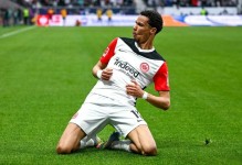 法兰克福遭遇转会挫折？又一顶级俱乐部加入德国天才少年争夺