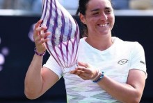 佩古拉卫冕成功网友称“为你而感动”，费塞特失业12天后大吐委屈