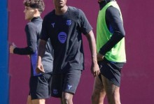 每体：巴萨竞选前一天两位候选人选择休息，陪家人或看动物