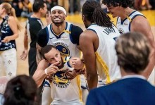 领先21分遭逆转吞5连败！无库勇士17战12负 萌神沮丧嘟嘴太悲凉