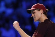 女金刚：以兹维列夫目前的打法永远也不可能击败辛纳和阿卡