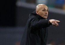 斯帕莱蒂研究对阵亚特兰大的战术：尤文缺少麦肯尼，阵型存疑，库普梅纳斯与博加竞争