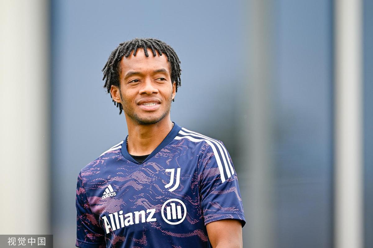 爷青回！昔日尤文“大腿”夸德拉多回家：没带土特产，只想拿点分