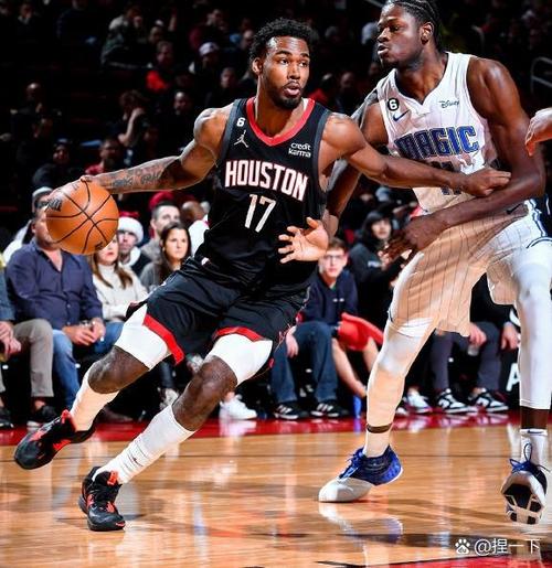 就是不背锅！乌度卡甩锅球员攻守不行，却力挺申京，多反思自己！